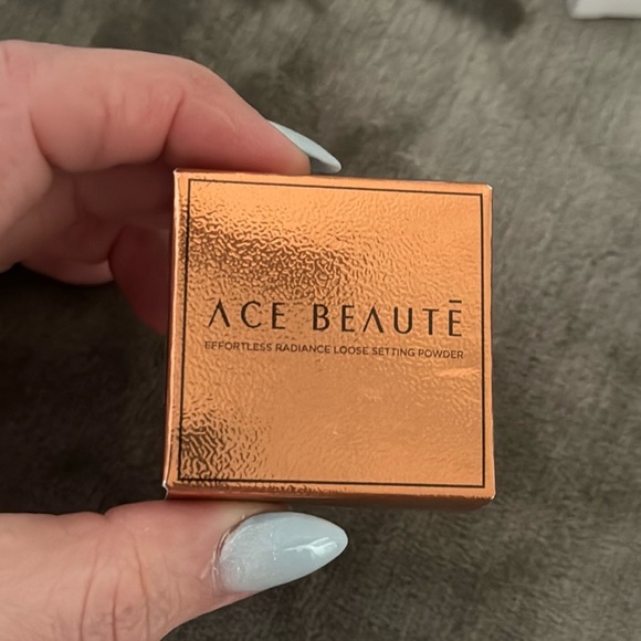 ACE BEAUTE: effortless radiance, loose setting powder - Picture 2 of 4